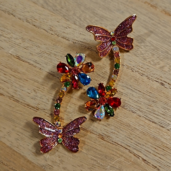 Pinky purple butterflies and multicolored rhinestone flower dangle earrings - Picture 1 of 6